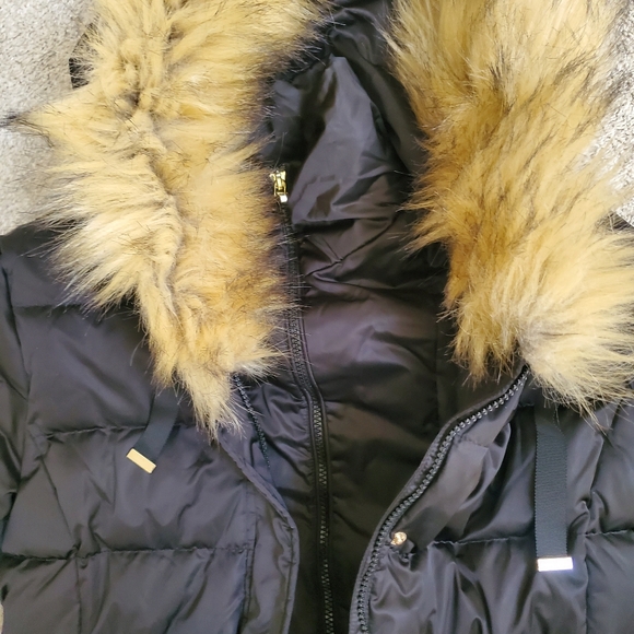 Tahari Black Down Puffer Jacket with Faux Fur Trim Women's Sz medium - Picture 7 of 12